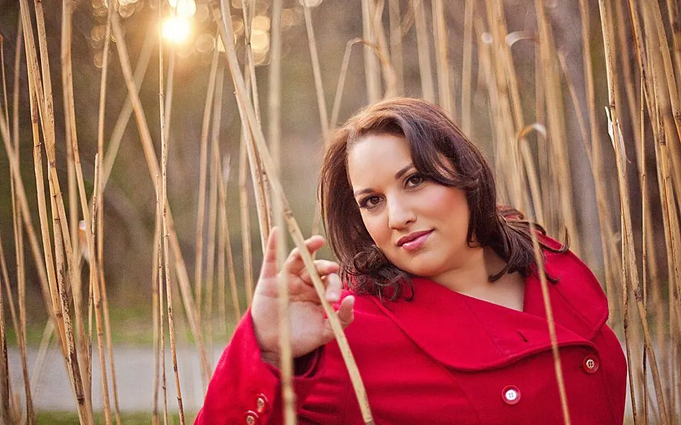Liz, singing pianist — photo 2